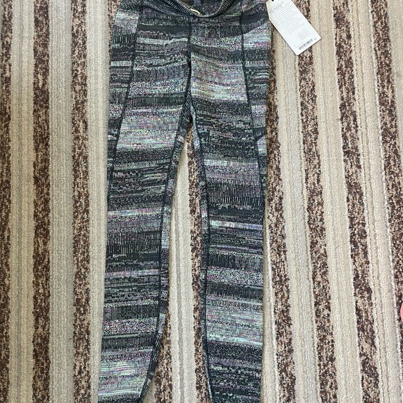 Lululemon Athletica Black and Pink Patterned Leggings - Picture 5 of 6
